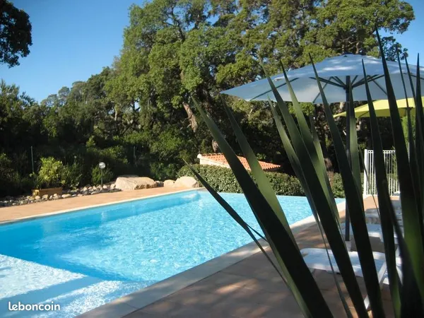 Propriété avec 3 villas, piscine sur 2800m2 de terrain