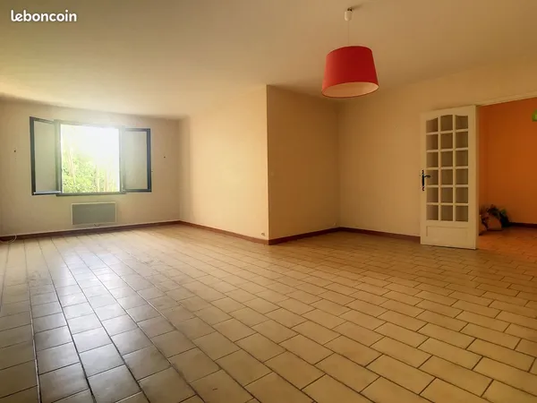 Appartement T4 avec terrasse et jardin