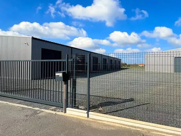 Local professionnel 160 m²