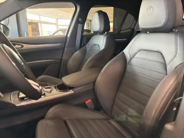 Alfa Romeo Stelvio 2.2 diesel 210ch veloce q4 at8 — photo 9