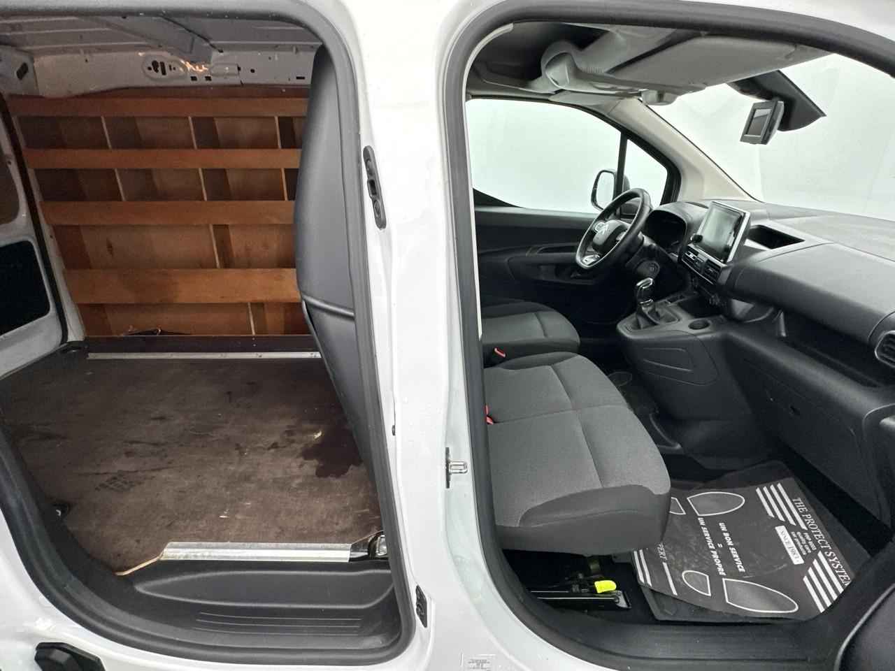 Citroën Berlingo van m 650 bluehdi 100 s&s bvm5 driver — photo 12