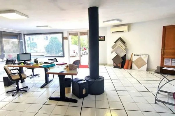 Murs de 135 m², locaux commerciaux