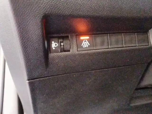 Peugeot 2008 puretech 100 s&amp;s bvm6 — photo 10