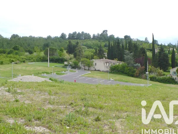 Terrain 300 m²