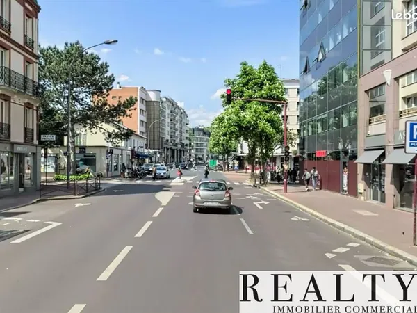 Local commercial 253 m²