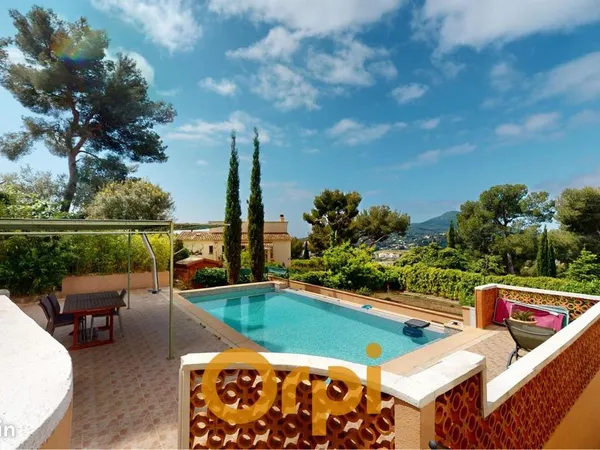 Villa 5 pièces 196 m²
