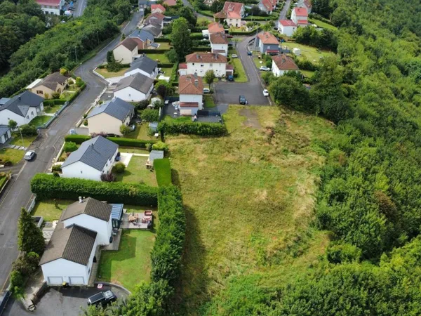 TERRAIN CONSTRUCTIBLE DE 25 ARES EN ZONE UB