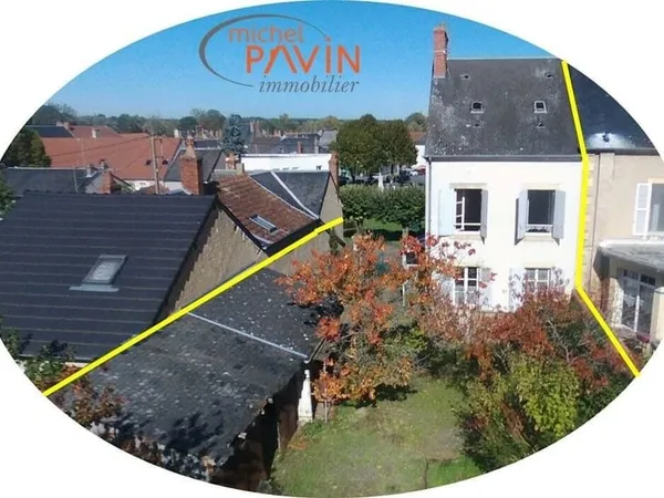 MAISON DE CENTRE-VILLE, EN PIERRE, A RAFRAICHIR