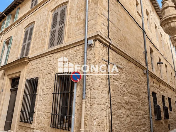 Avignon intra-muros secteur Banasterie - T1/2 haut de gamme dans hôtel particulier classé