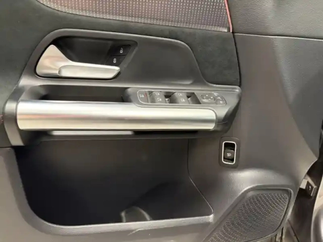 Mercedes Eqa 250+ amg line — photo 36