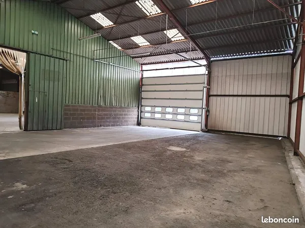Local 1000 m² CHAMPAGNE