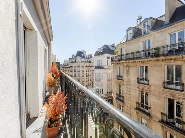 PARIS 17EME- MARCHE DES TERNES- CHARMANT 3 PIECES AVEC UNE CHAMBRE ET BALCON