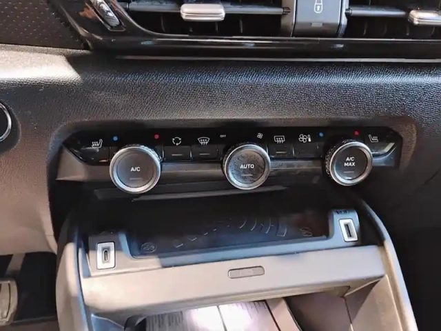 Citroën C4 puretech 155 s&amp;s eat8 shine pack — photo 13