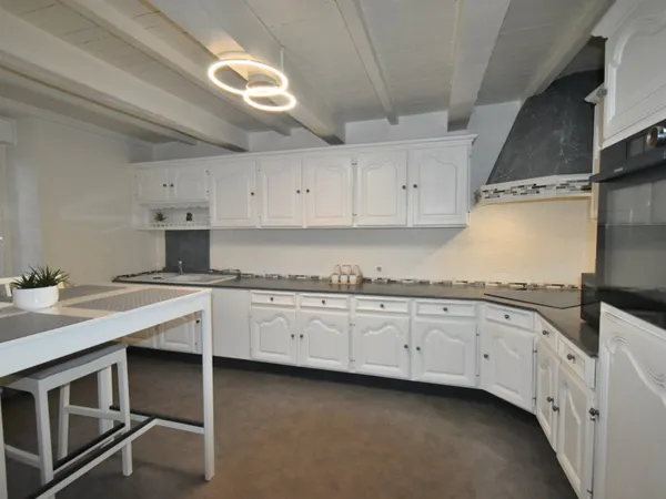 Maison 7 pièces 260 m²