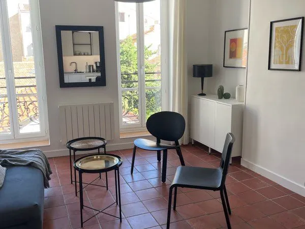T2 meublé 35 m2, dernier étage, lumineux, rénové et climatisé