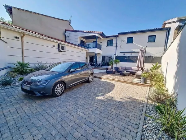 Maison de 5 pièces 197m² à vendre à SURY LE COMTAL