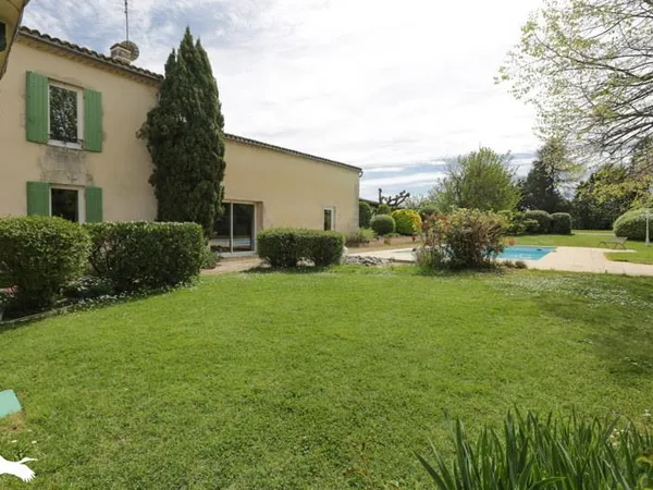 Maison en pierre de 6 pièces principales