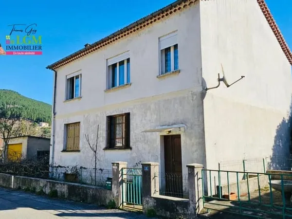 Maison avec deux appartements À Vendre