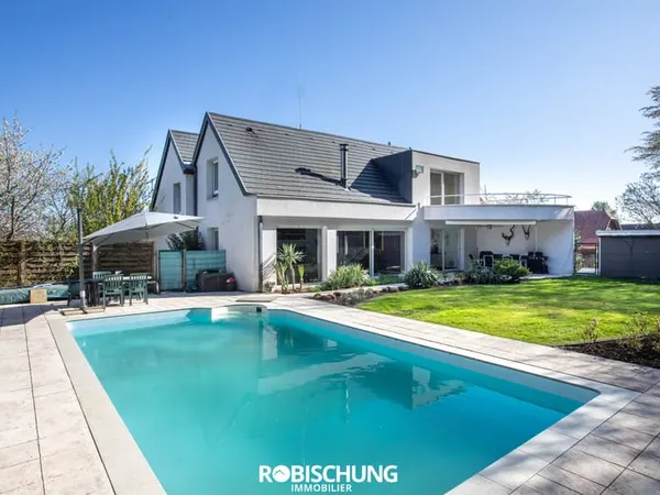 FERRETTE VILLA AVEC PISCINE, ASCENSEUR ET PRESTATIONS HAUT