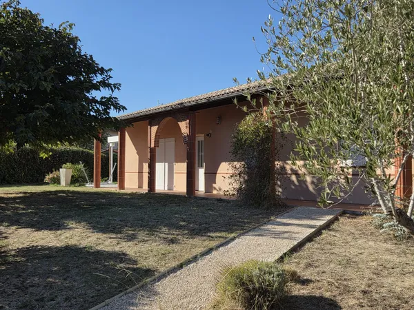 A LOUER A POMPERTUZAT-VILLA T7 MEUBLEE DE 166M2