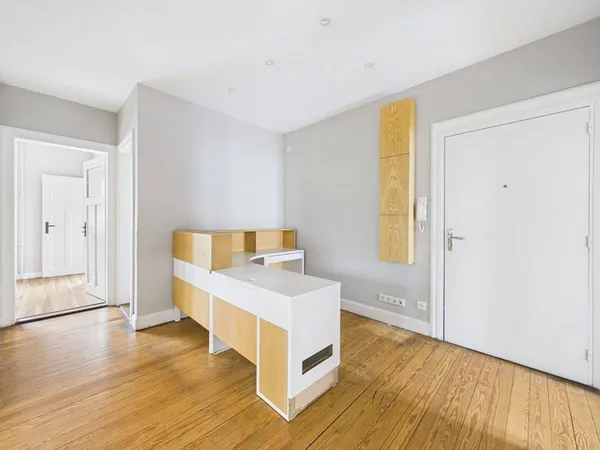 Local professionnel 80 m²