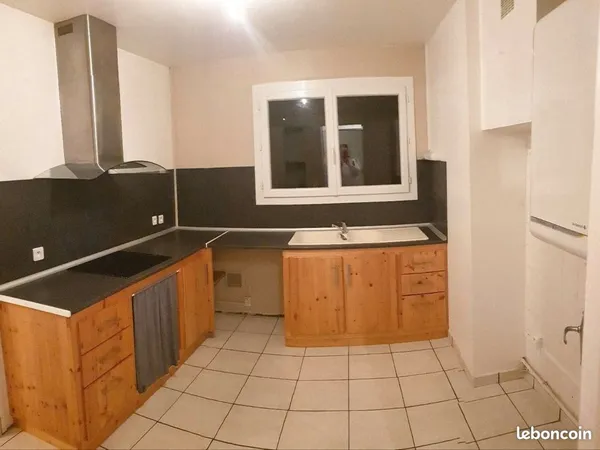 A LOUER - Appartement T3 de 72 m² avec balcon, garage et stationnement - Tournay