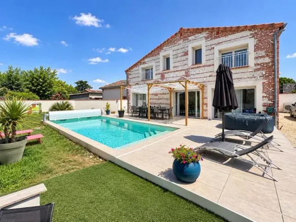 Propriété 6 pièces 198 m²