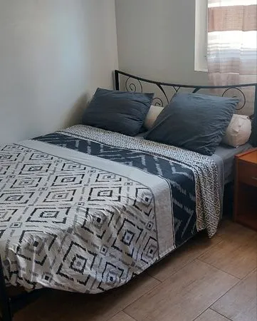 Chambre meublée