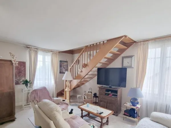 SAINT-AMAND MONTROND: Maison T4 sur sous-sol, sur un terrain