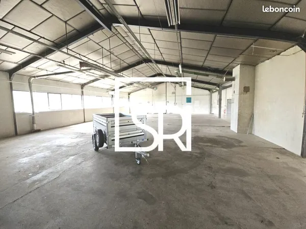 ENTREPOT - LOGISTIQUE 1010 m² PUY GUILLAUME