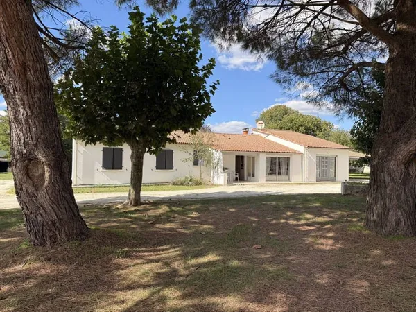 Maison de plain-pied 8 pièces 143 m²