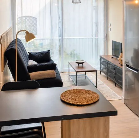 Studio meublé élégant & entièrement équipé - Centre de Cholet