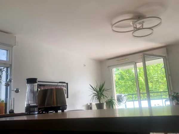 Vends appartement traversant