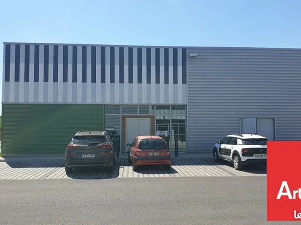 Local commercial 200 m² AZAY-LE-BRÛLÉ