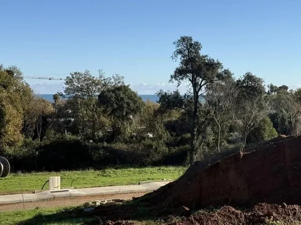 Terrain de 886 m² viabilisé en lotissement vue mer