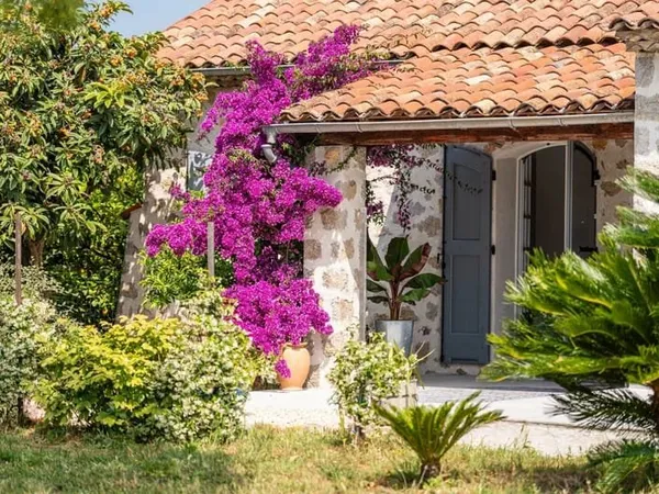 MOUANS SARTOUX - GOLF DE SAINT DONAT - VILLA 4 CHAMBRES - PISCINE - DEPENDANCES