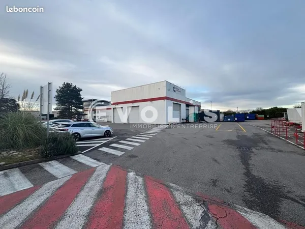 Local d'activité 2 041 m²