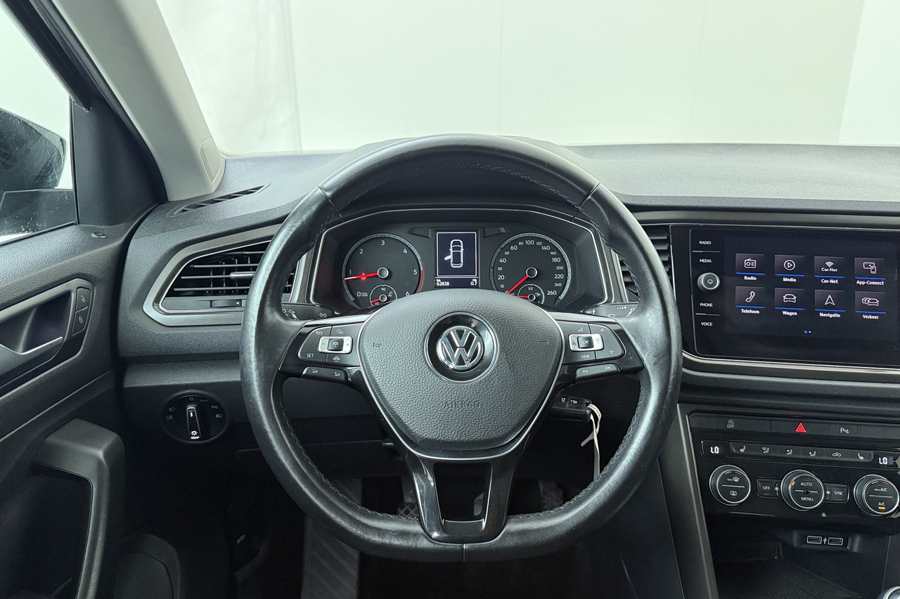 Volkswagen T-Roc — photo 10