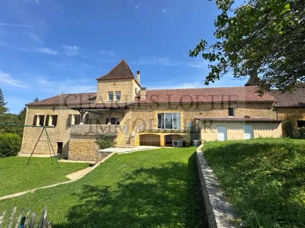 Maison 9 pièces 222 m²