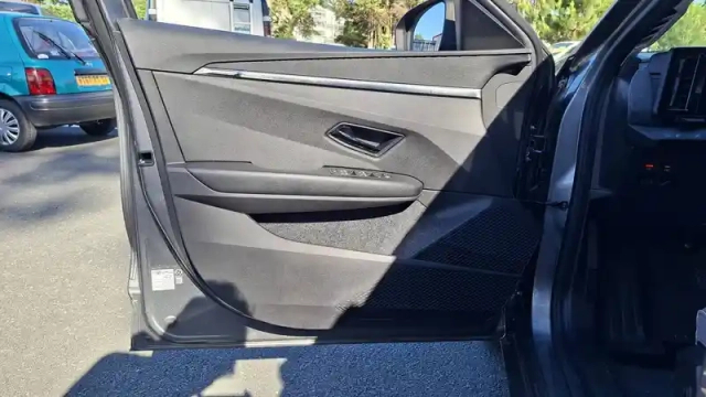 Renault Megane e-tech ev60 130ch super charge — photo 2