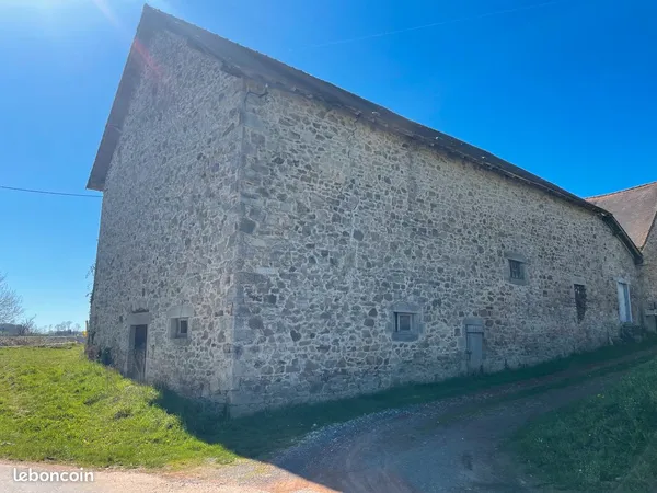 Grange en pierre de caractère avec vue dégagé et 3400m2 de terrain
