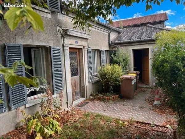 Particulier vend Septeil maison de ville 118 m2 jardin intérieur et dépendance 70 m2 environ