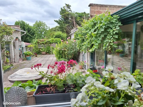 Maison à fort potentiel, 132m2 + dépendances, sans vis-à-vis, toutes commodités à proximité