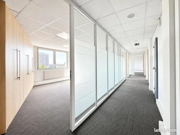 Bureaux 1 758 m²