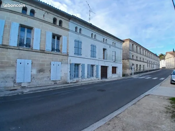 Maison de ville 180m2 avec atelier de 240m2 à Nersac