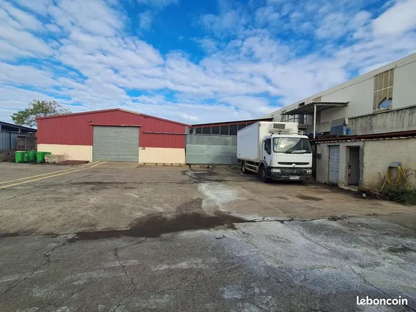 Local industriel 1 720 m²