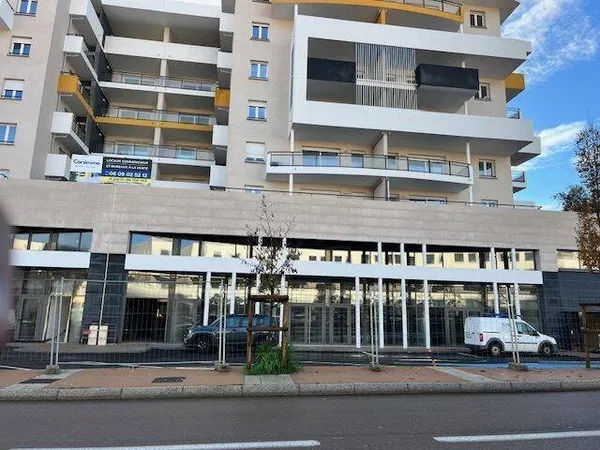 Local commercial 167 m²