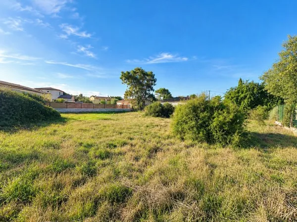 Terrain 750 m²