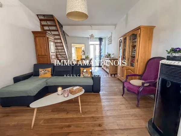 Maison de ville semi individuelle avec sortie arrière