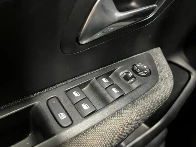 Peugeot 208 e- 136ch style — photo 7